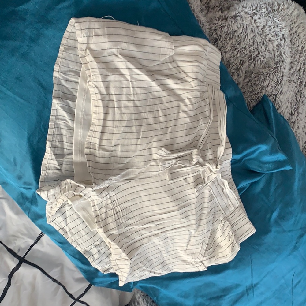 Tresics size medium black and white striped shorts